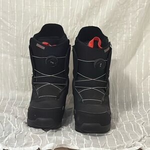 Burton kids snowboard boots 5